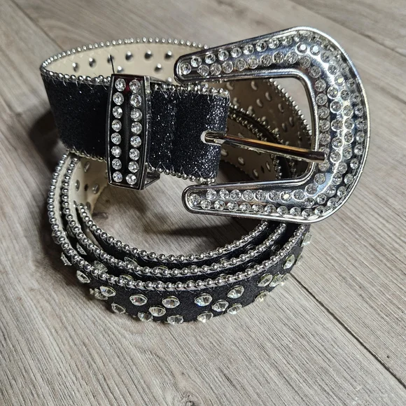💥Sale💥NWOT Torrid Black and Silver Rhinestone Belt - Picture 1 of 6